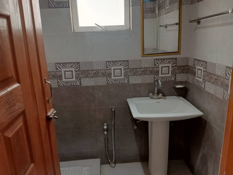 Office space available for rent in gulberg green Islamabad 2