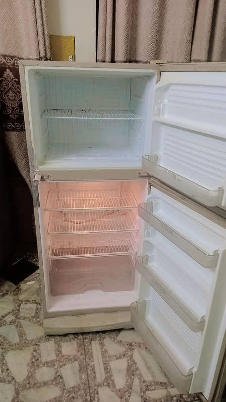 dawlance farige for sall good working condition 3