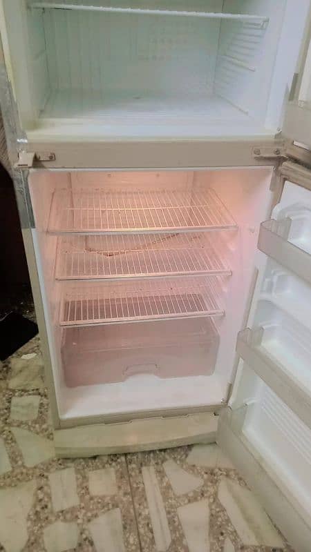 dawlance farige for sall good working condition 4