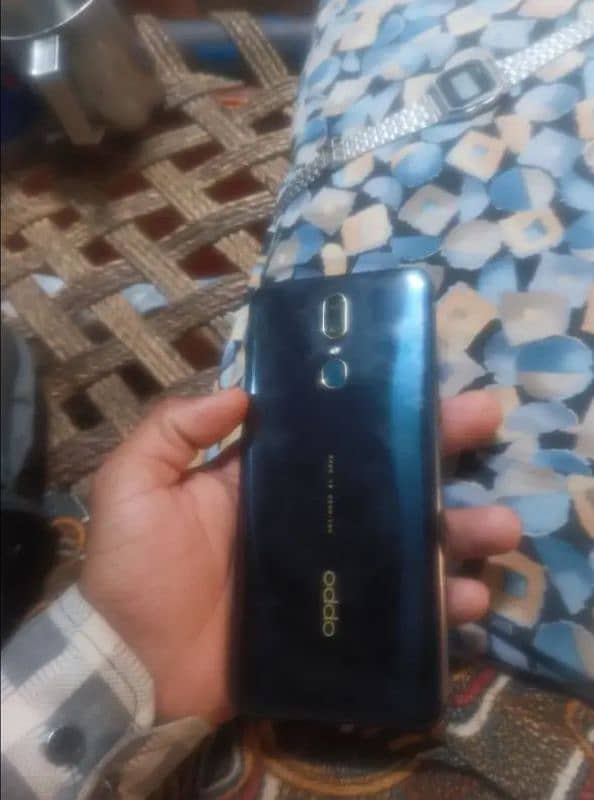 oppo f11 all ok ha 8/256 with box charger back change hai 0