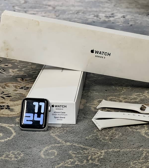 Apple watch series 3 , 42mm with box 0
