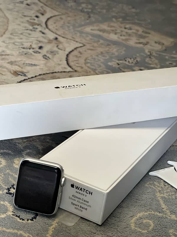Apple watch series 3 , 42mm with box 1
