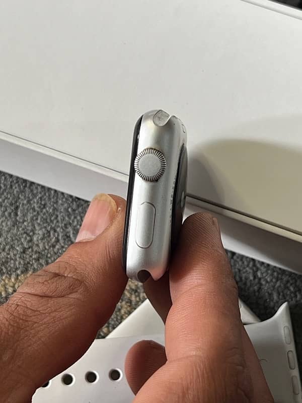 Apple watch series 3 , 42mm with box 5