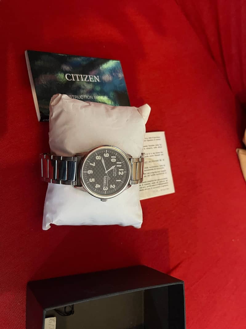 Citizen Eco-Drive Men's Wrist Watch 100% original Used BM8300-03E 4