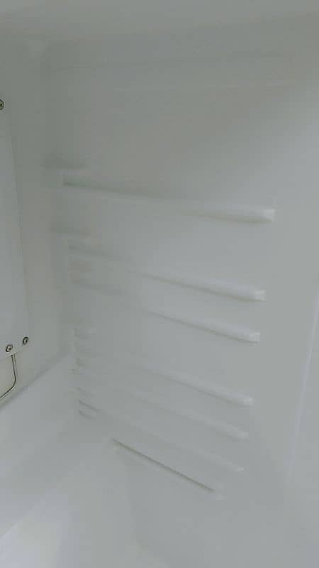 Dawlance Large Size Fridge In Excellent Condition For Sale 4
