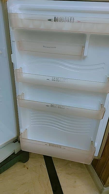 Dawlance Large Size Fridge In Excellent Condition For Sale 7
