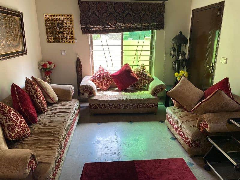 Elegant sofa set in good condition 2