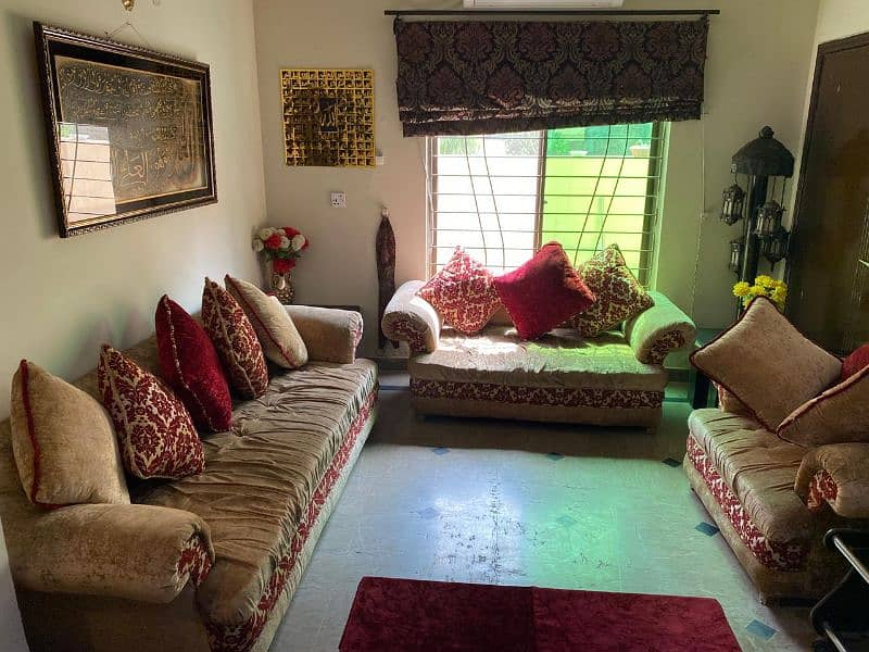 Elegant sofa set in good condition 3