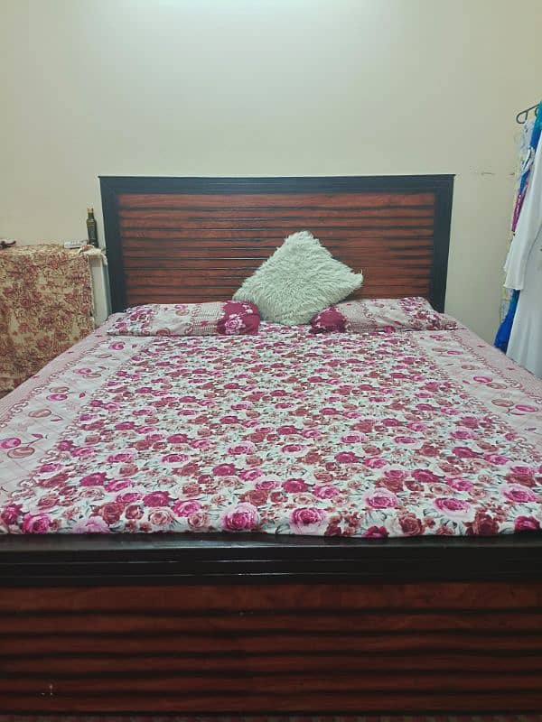 Double bed with dressing table for sale 4