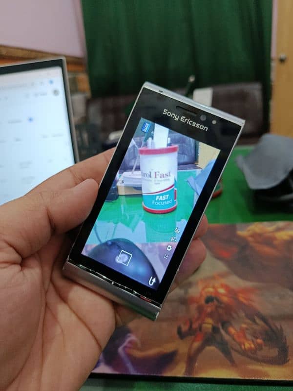 Sony Ericsson SATIO U1 Symbian Touchscreen Mobile Excellent Camera 1