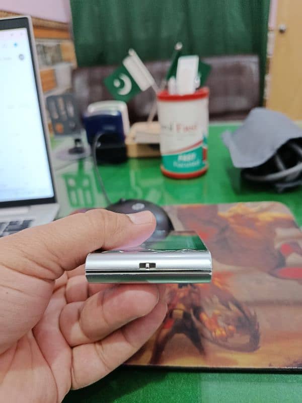 Sony Ericsson SATIO U1 Symbian Touchscreen Mobile Excellent Camera 4