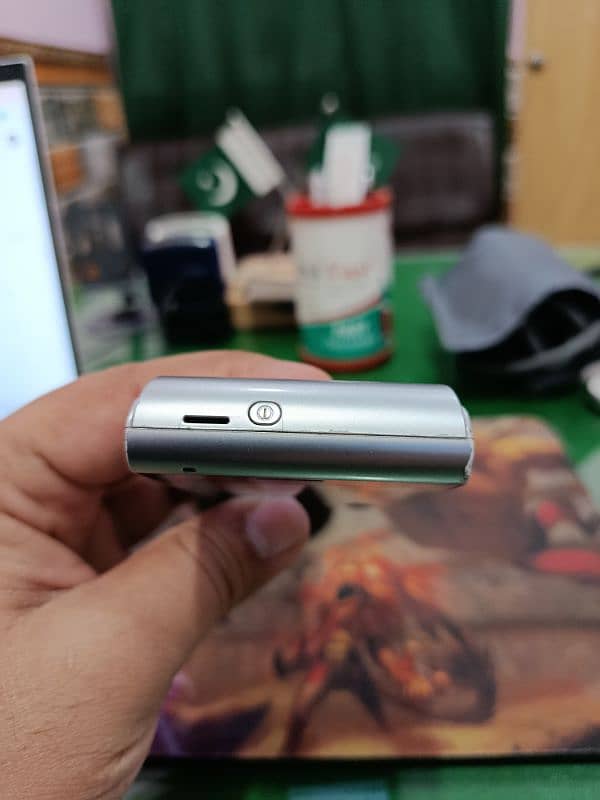 Sony Ericsson SATIO U1 Symbian Touchscreen Mobile Excellent Camera 5