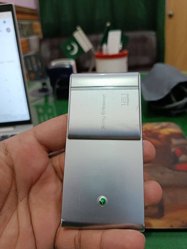 Sony Ericsson SATIO U1 Symbian Touchscreen Mobile Excellent Camera 9