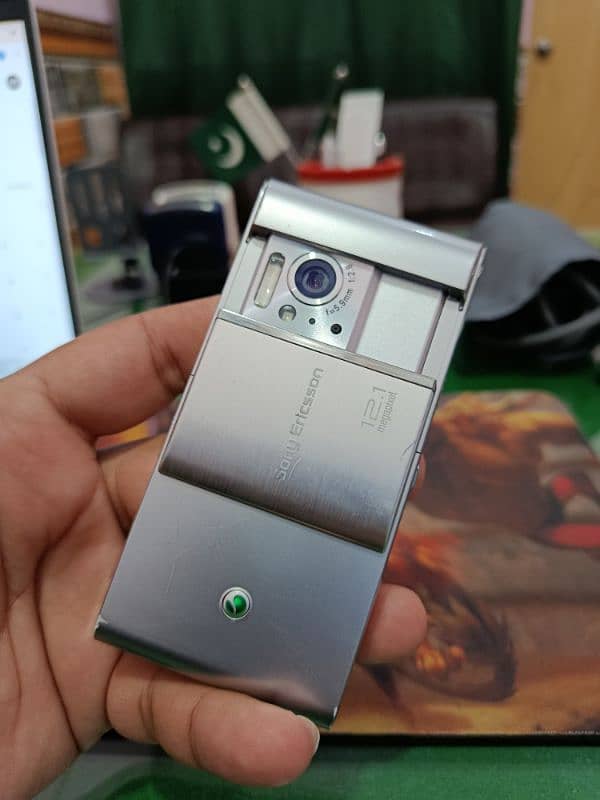 Sony Ericsson SATIO U1 Symbian Touchscreen Mobile Excellent Camera 10