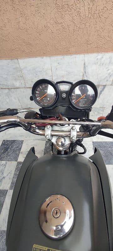 YAMAHA ybr 125g SE 4