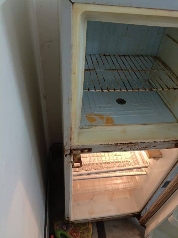Fridge/Freezer/Deepfreezer is urgently sale at Lahore 4