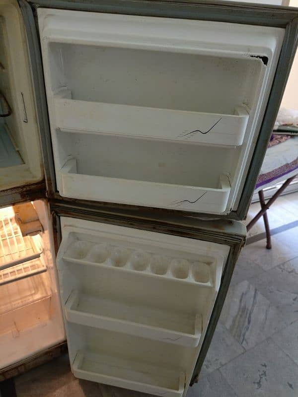 Fridge/Freezer/Deepfreezer is urgently sale at Lahore 13