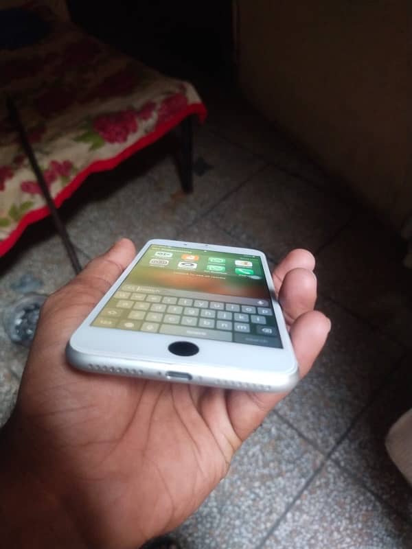 iphon 8 plus pta proved panal chang finger of condition 10/8 64 gb 2