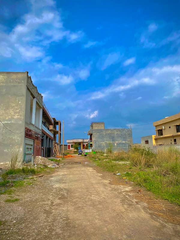 5 Marla Plot For Sale In  Royal City 4