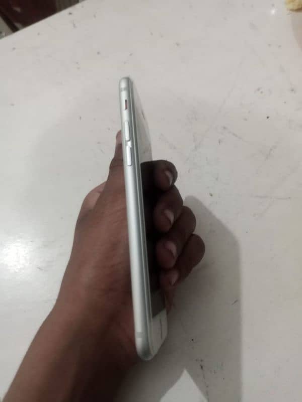 I p0hone 6 new condition like new 100 bettery 1