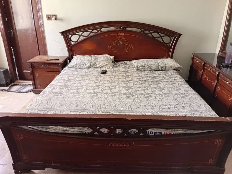 king Size bed plus two side tables and dressing table 2