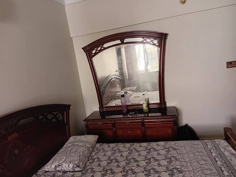 king Size bed plus two side tables and dressing table 3