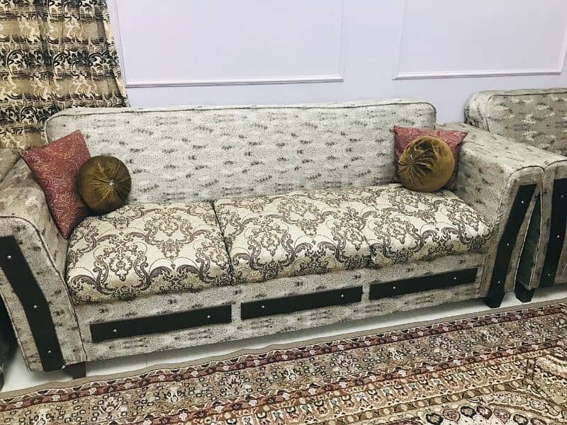 Antique 7 Seater Sofa Set | Moltyfoam Very Comfortable - Just Like New 2