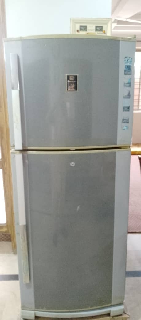 Company: Dawlance Medium size refrigerator 1