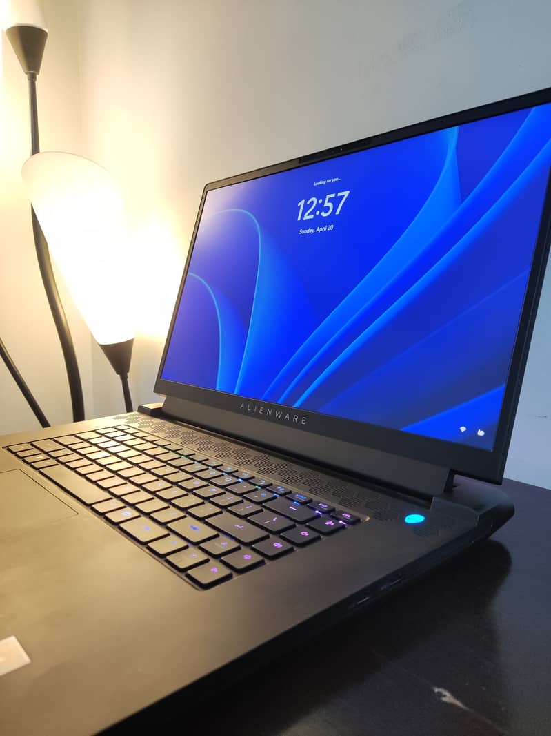 Alienware M17 R5 | Ryzen 9 | RX 6850M XT | 360Hz | All-AMD Beast 0