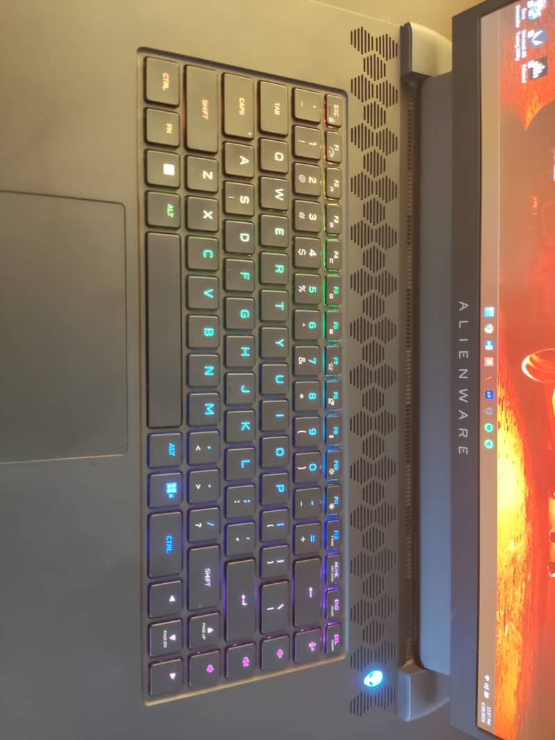 Alienware M17 R5 | Ryzen 9 | RX 6850M XT | 360Hz | All-AMD Beast 1