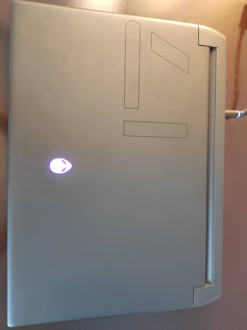 Alienware M17 R5 | Ryzen 9 | RX 6850M XT | 360Hz | All-AMD Beast 3