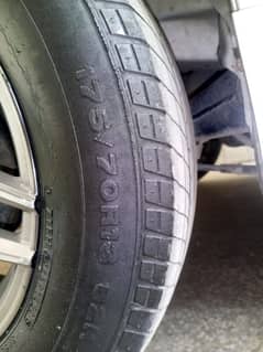 {4} Tyres forsale size(175/70/R13)