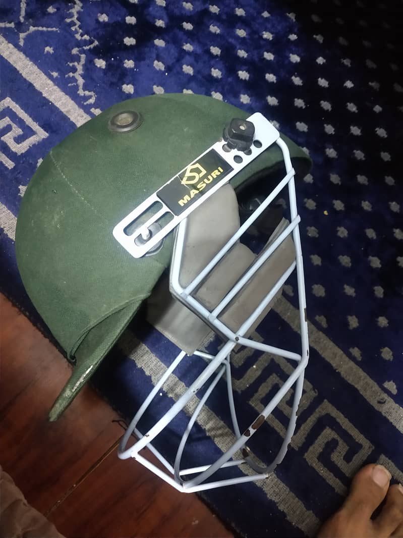 Cricket helmet in very good condition 4