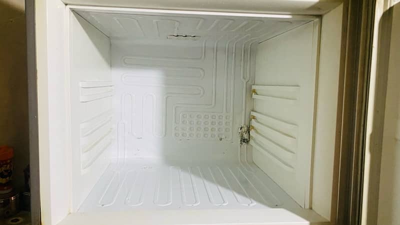 PEL fridge Model PRD 145 Refrigerator full siza in good condition 2