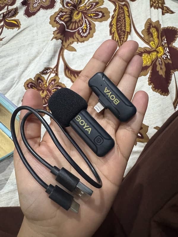 Boya mic with 1 receiver and 1 sender for sale 1