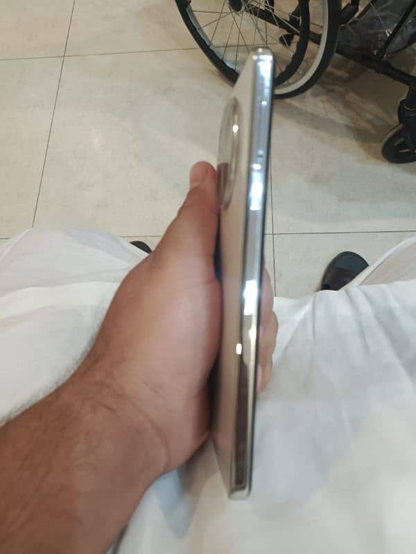 camon 30 lush 12+12_256gb with complete box 0