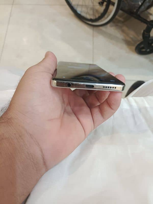 camon 30 lush 12+12_256gb with complete box 1