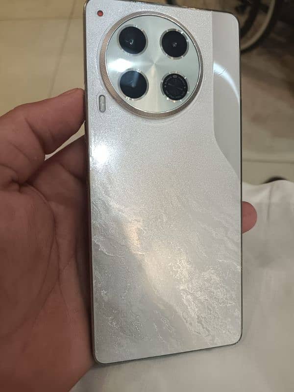 camon 30 lush 12+12_256gb with complete box 3