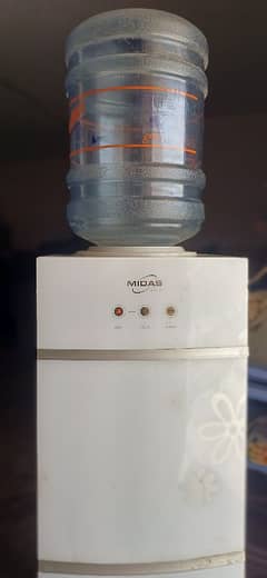 Hot and cold water dispenser