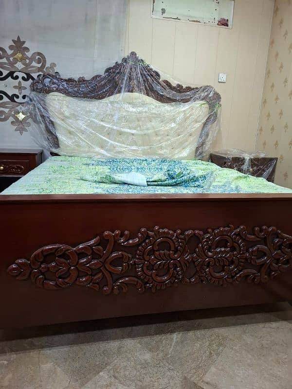 bed with 2 side tables 3
