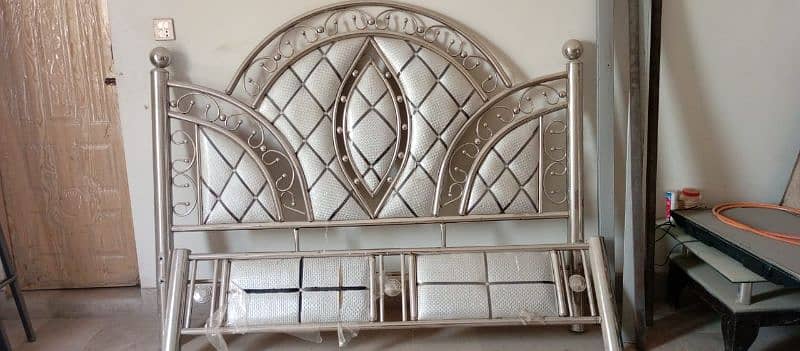 Silver Bed 0