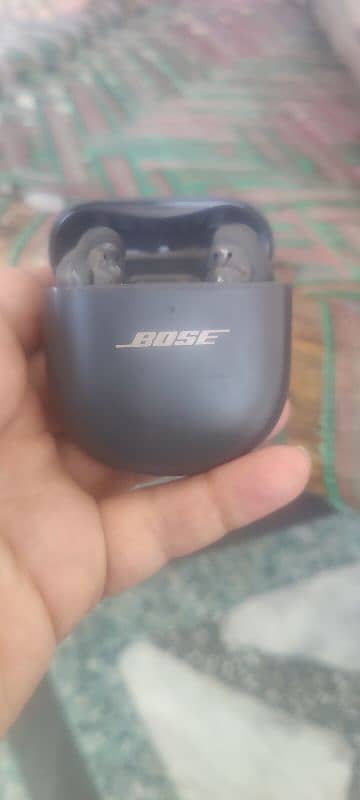 Bose QC 2 earbuds 1