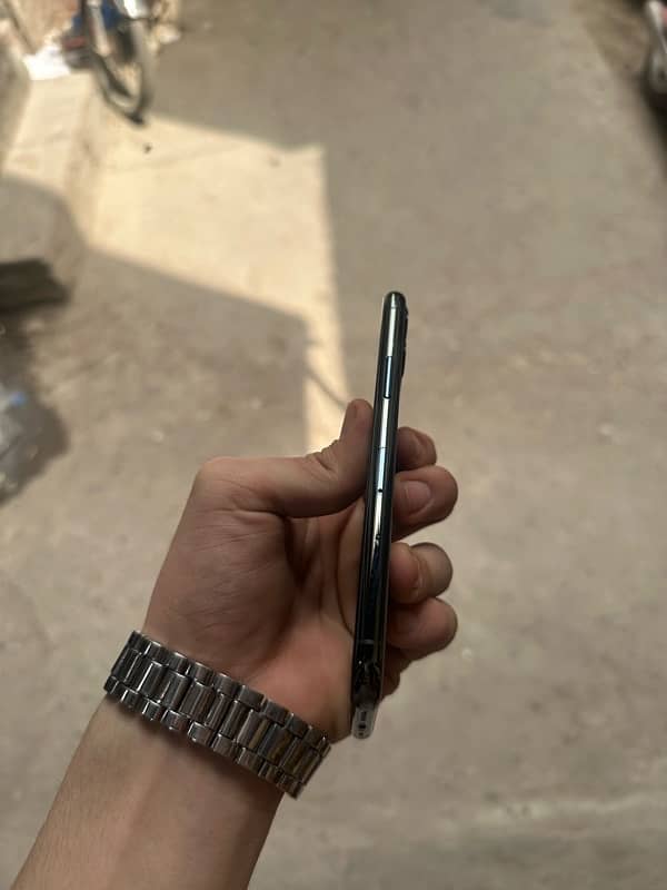 iPhone 11 Pro  for sale factory unlock 3
