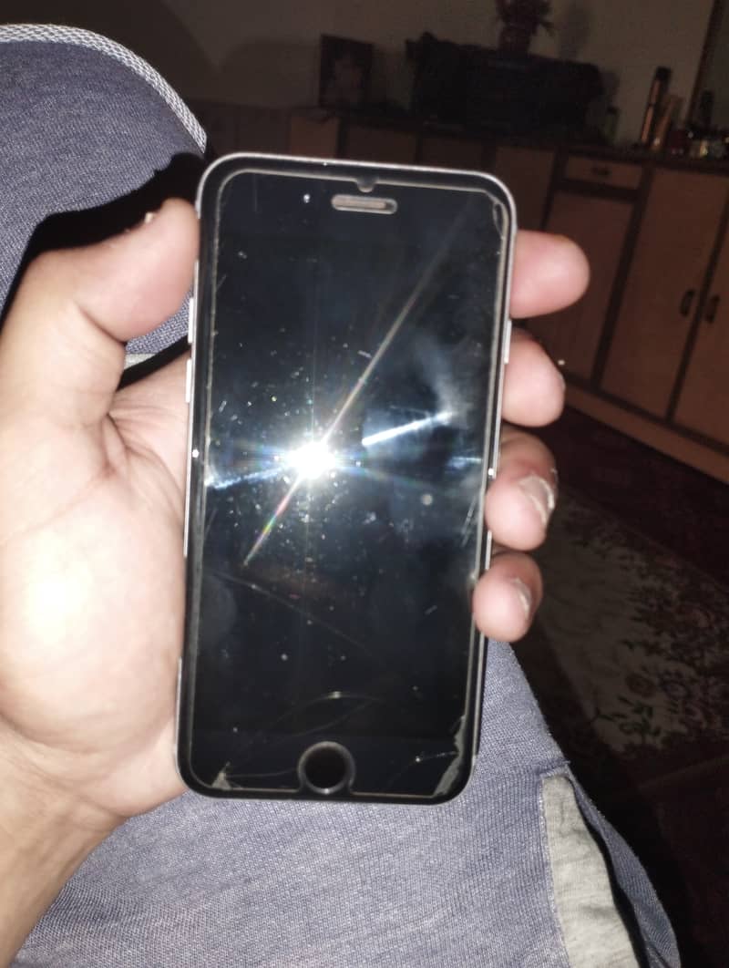 iPhone 6 in mint condition 1