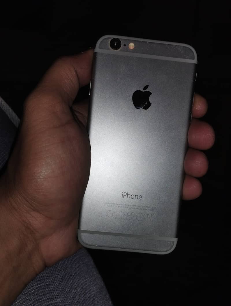 iPhone 6 in mint condition 3