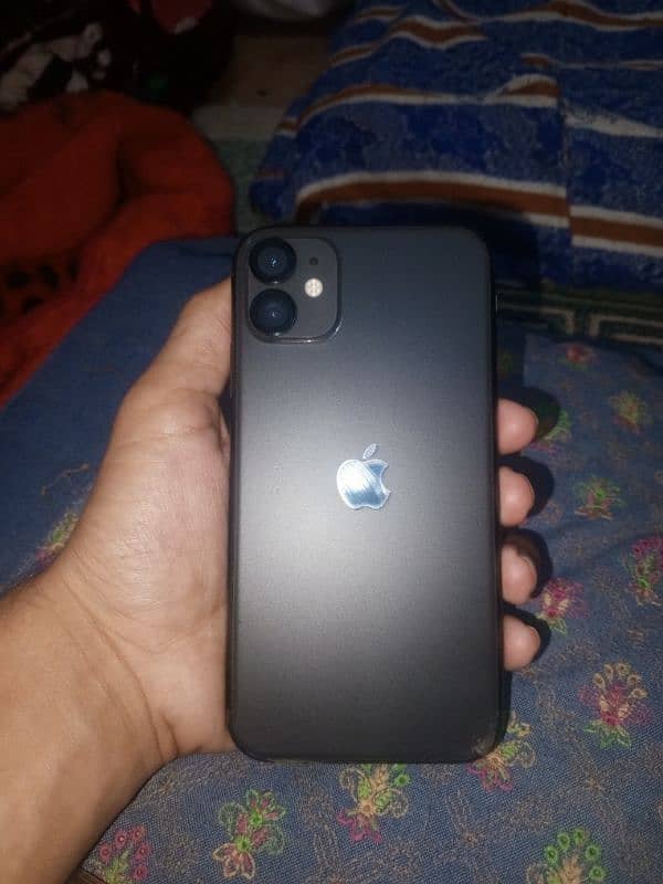 Iphone 11 64gb JV  10/10 condition original charger, cable, box. 0