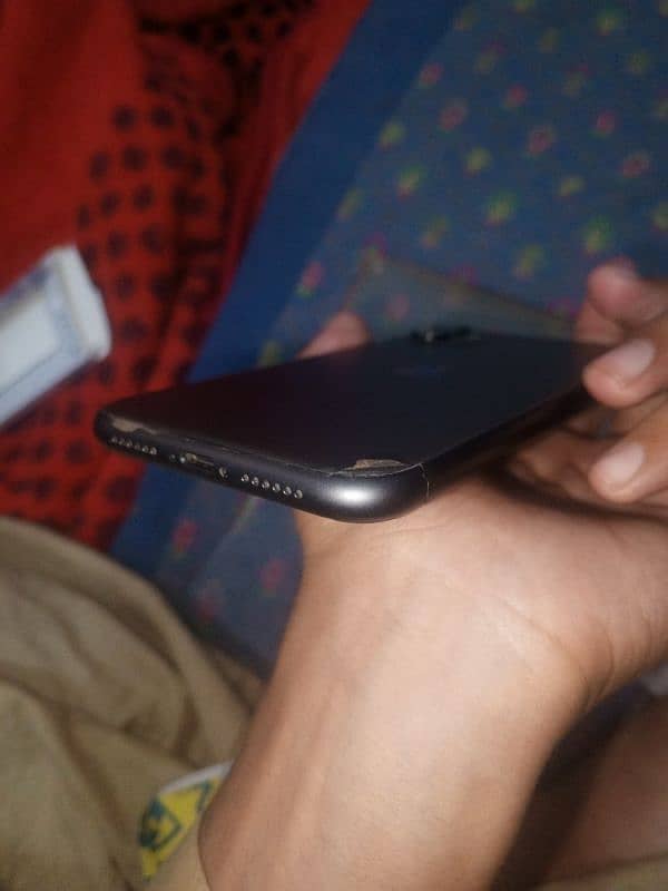 Iphone 11 64gb JV  10/10 condition original charger, cable, box. 3
