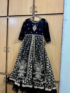 Stunning Ladies Maxi With Black And Golden Glamour.