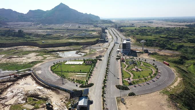 60 FT ROAD IDEAL LOCATION PLOT IN FAISAL HILLS 1