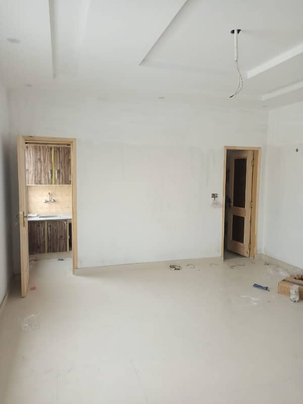 3 Marla Flat For Rent In UET Society College Road Lhr 0